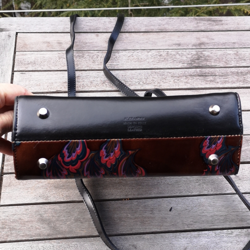 Italian Leather Stunning peacock-design bag - Picture 7 of 16
